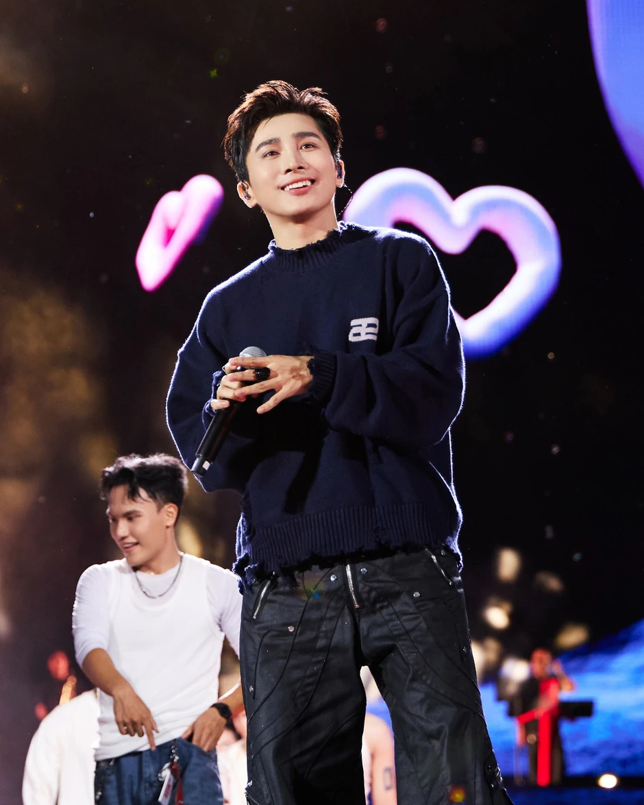 Nam ca sĩ khiến Threads dậy sóng với 1 triệu bài đăng, fan gửi hoa khiếu nại công ty là ai?