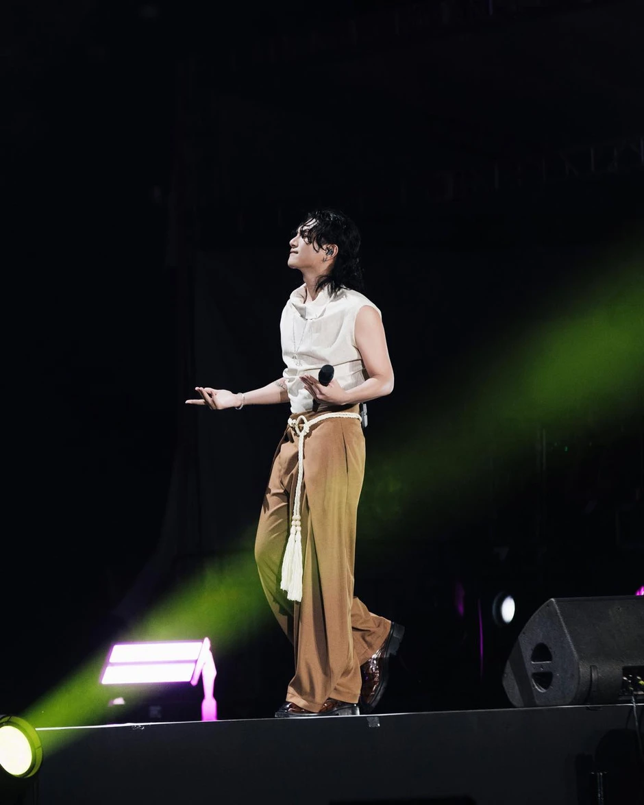 Nam ca sĩ khiến Trấn Thành cảm thán “văn minh, thông minh, quốc tế”, phải có vị thế cao hơn