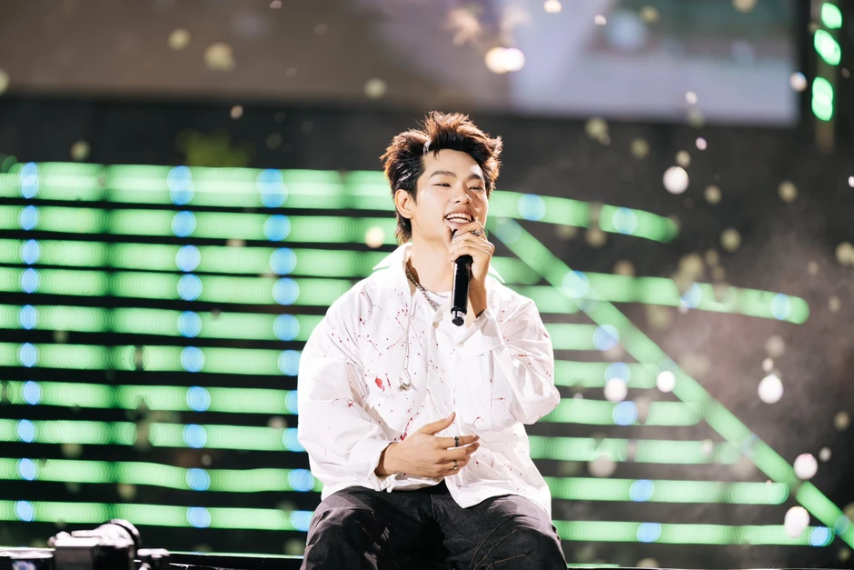 Nam ca sĩ vừa cháy vé concert chỉ trong 12 phút: Sự nghiệp cả "rổ hit", top 1 Spotify Việt Nam