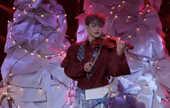 Nam ca sĩ vừa cháy vé concert chỉ trong 12 phút: Sự nghiệp cả "rổ hit", top 1 Spotify Việt Nam