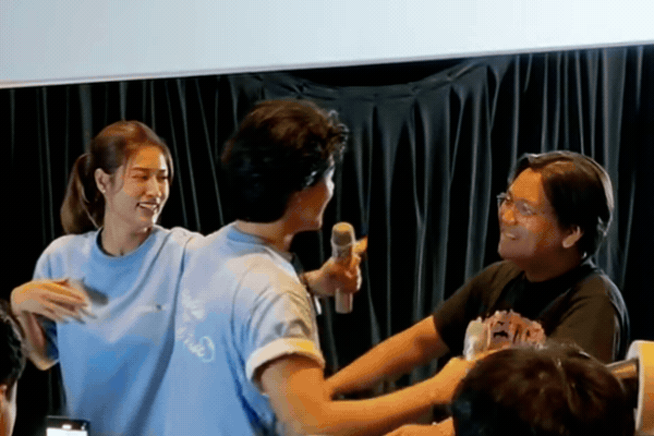 Nam diễn viên Vbiz bất ngờ hôn fan nam ngay giữa rạp chiếu phim