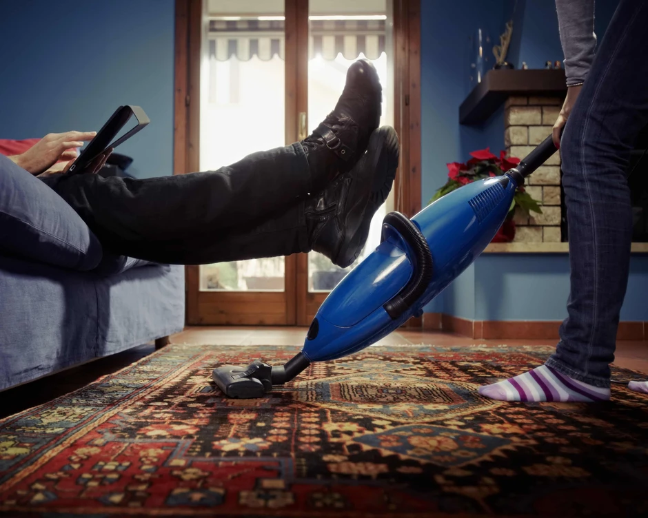 Nam giới Gen Z gia trưởng gấp đôi thời ông bà