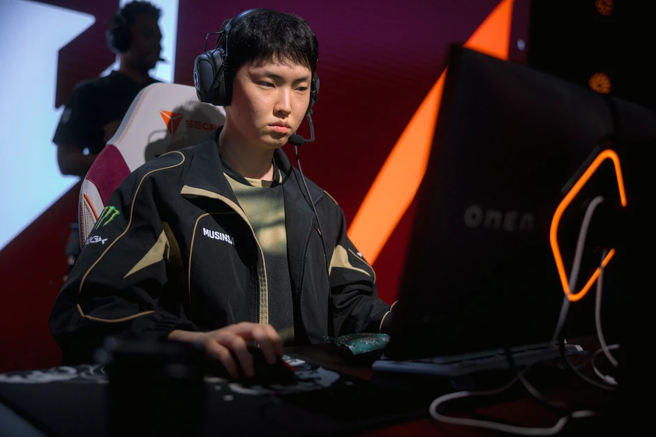 Nam streamer Brazil công khai miệt thị Chovy: Cái kết "đắng ngắt" khi dám đụng vào biểu tượng của LCK!