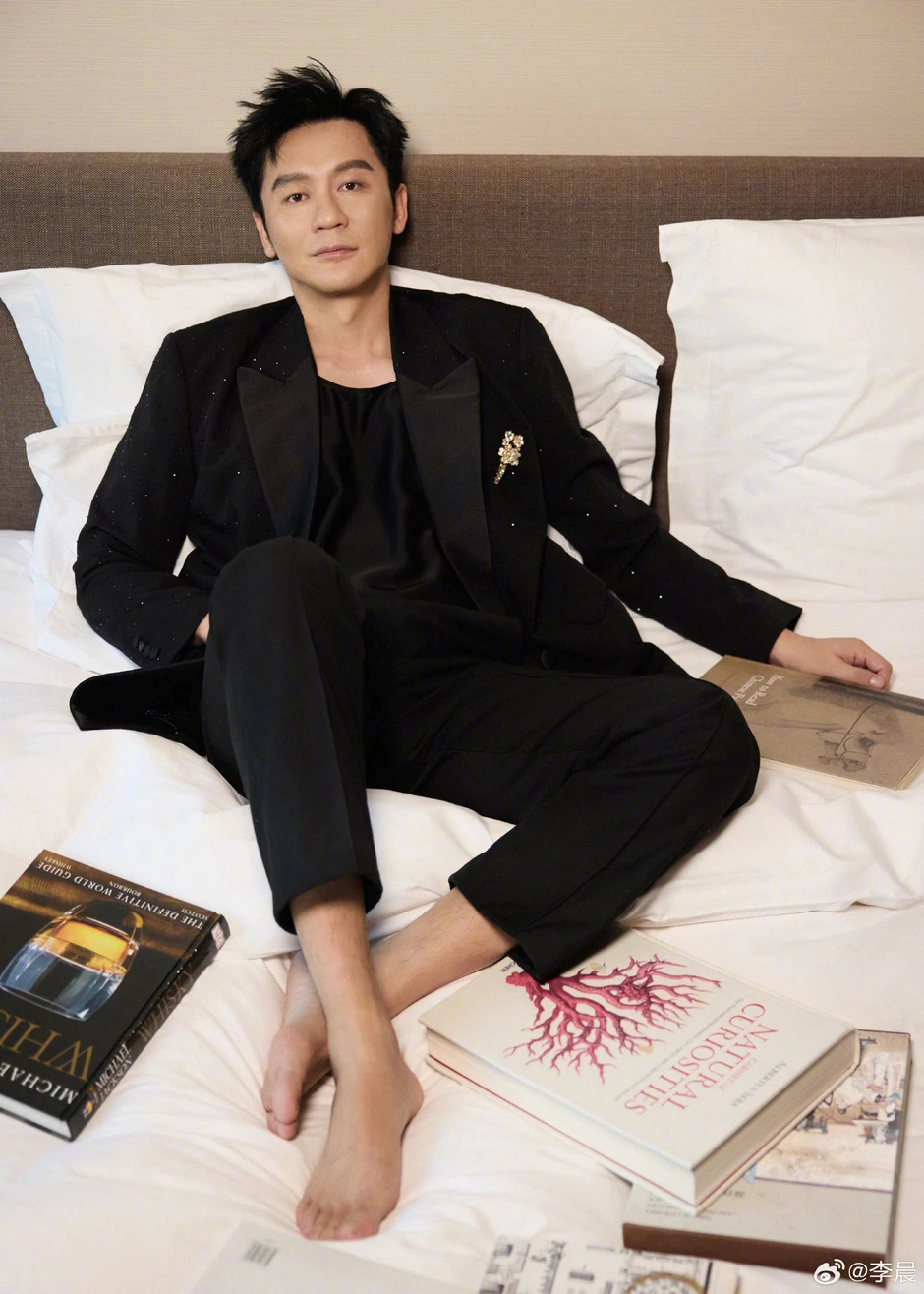 Nam thần 4.000 tỷ một bước lên sao hạng A nhờ Phạm Băng Băng, bị bóc trần "kịch bản yêu 10 cô như 1"