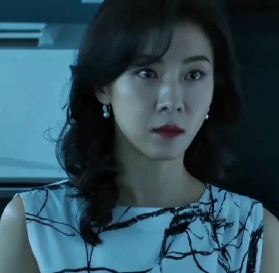 Nana: Diễn viên đóng thế đẹp hơn cả minh tinh hạng A