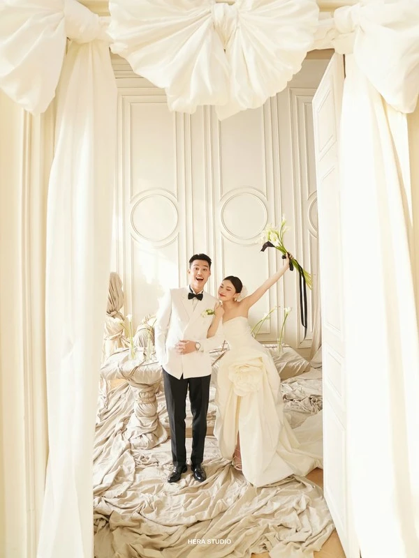 Nàng hot girl gây sốt với vòng eo nhỏ xíu sau vài tháng sinh con, nhan sắc tuổi 25 ngày càng thăng hạng