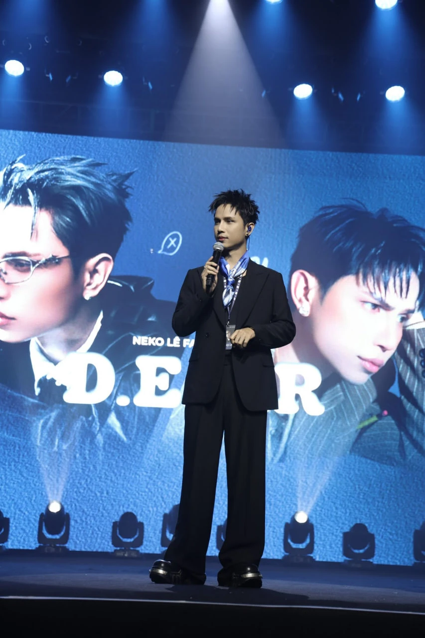 Neko Lê đối mặt cáo buộc sau vụ nhân viên mang quà fan đi bán