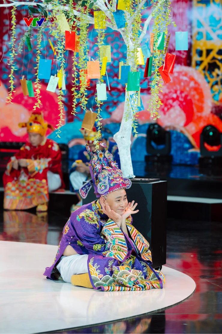 Nghệ sĩ Vân Dung bật khóc khi đọc bình luận về Táo Quân Nghệ sĩ Vân Dung bật khóc khi đọc bình luận về Táo Quân