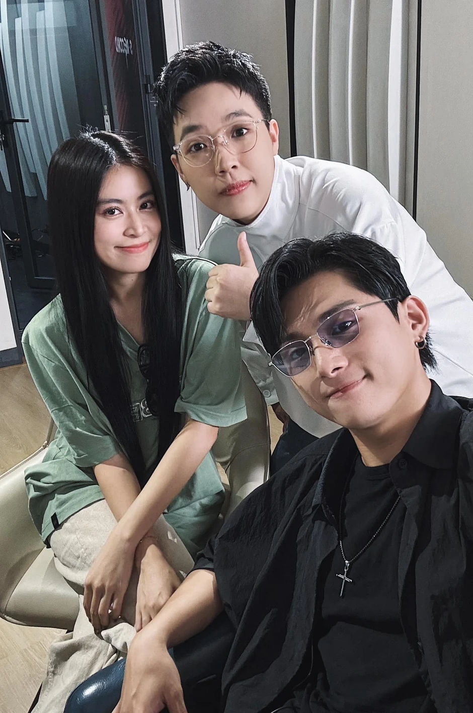 Nghệ sĩ Việt đầu tiên được vinh danh trên "thánh địa" bóng đá châu Âu sức chứa 100.000 chỗ ngồi