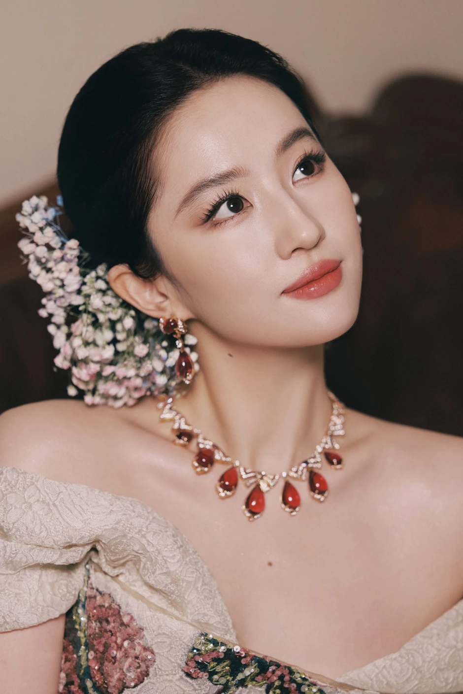 Sao nhí Cbiz 13 tuổi gây sốt với nhan sắc chuẩn vàng và ngũ quan đỉnh cao