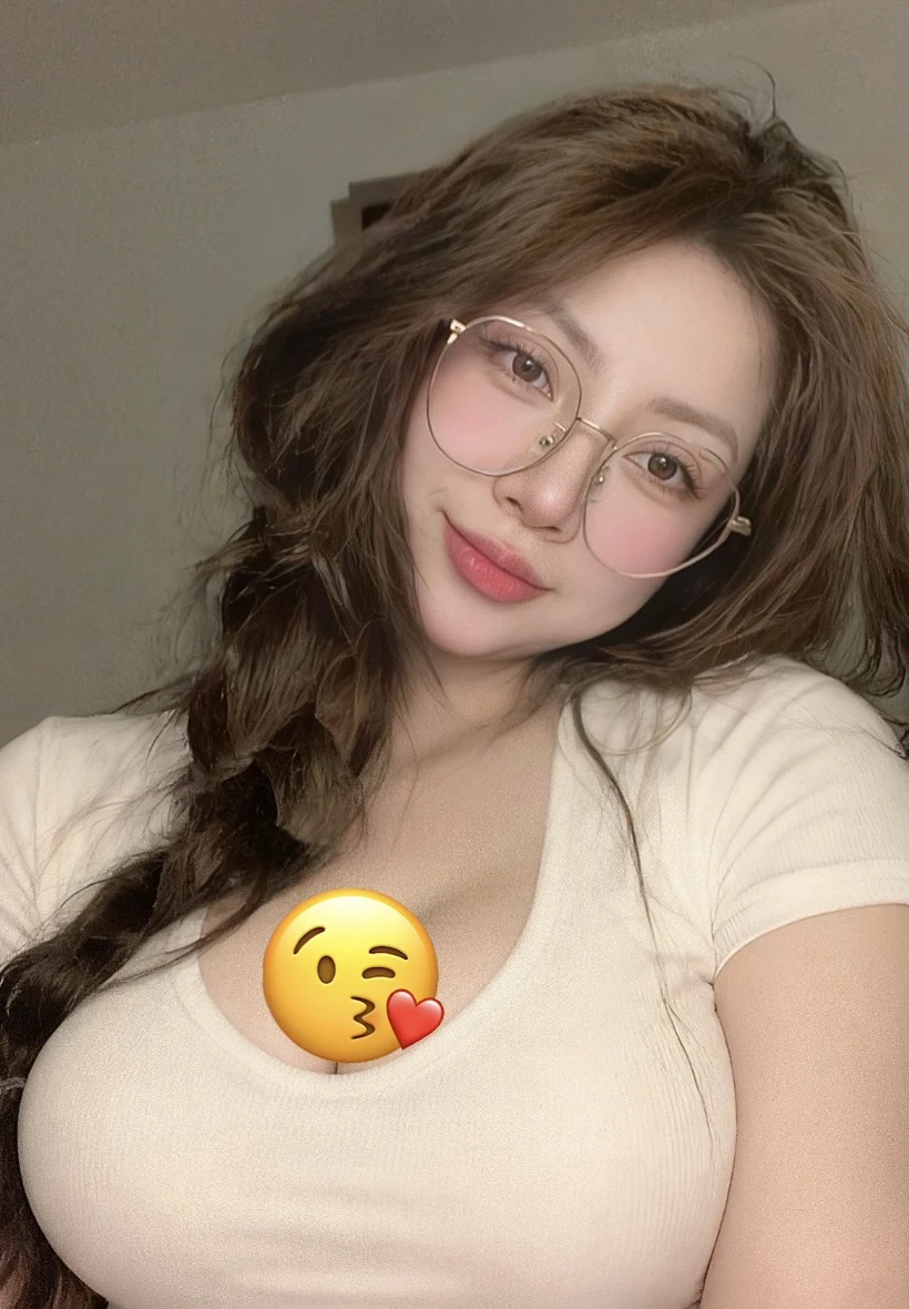 Ngỡ ngàng trang cá nhân đầy sức hút của hot girl bị tố sử dụng AI, hàng vạn người có đang bị lừa dối?