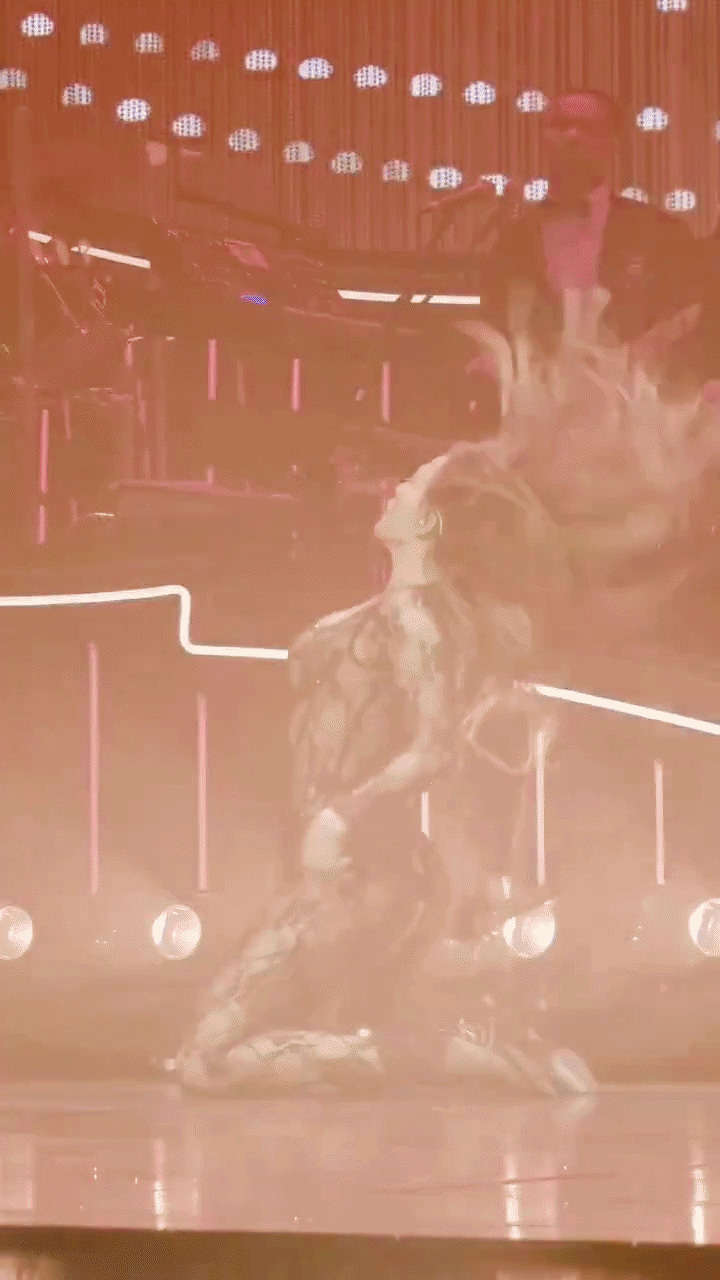 Ngoại hình gây sốc của Jennifer Lopez, 56 tuổi vẫn làm trò xấu hổ Ngoại hình gây sốc của Jennifer Lopez, 56 tuổi vẫn làm trò xấu hổ