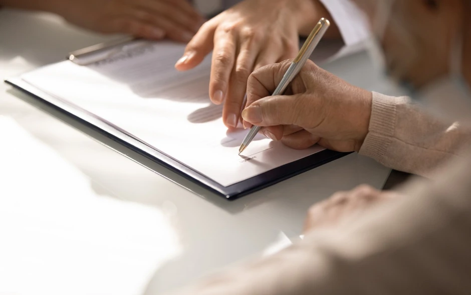 Người đàn ông chi 110 triệu đồng mua bảo hiểm, 5 năm sau muốn rút thì được thông báo: Anh chỉ được hoàn trả 38 triệu đồng