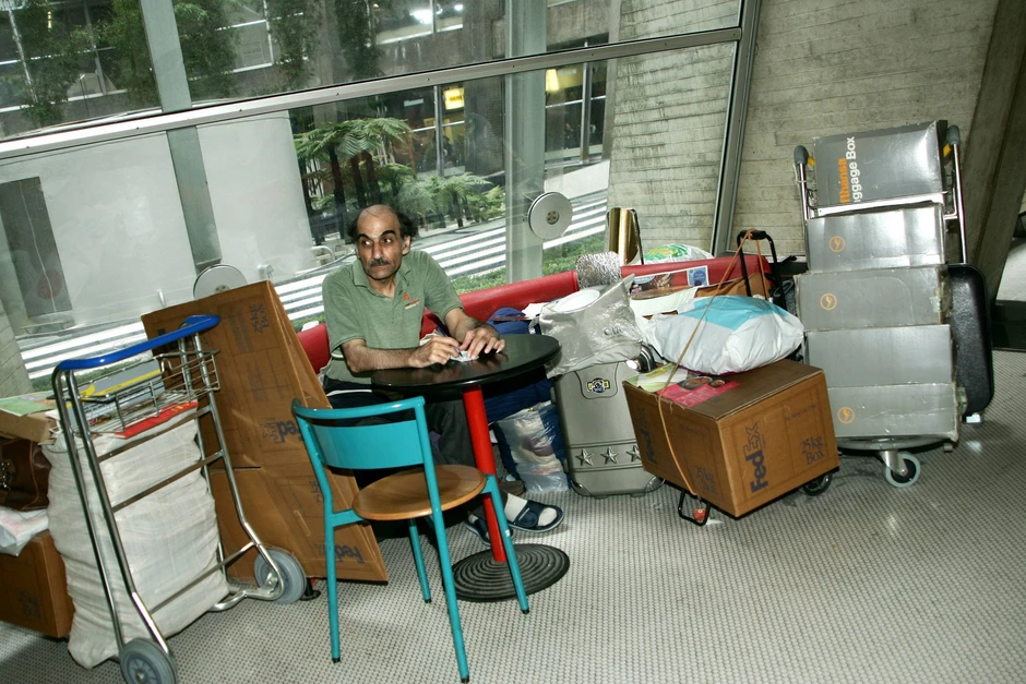 Người đàn ông sống trong sân bay suốt 18 năm, không ở trên bất kỳ quốc gia nào