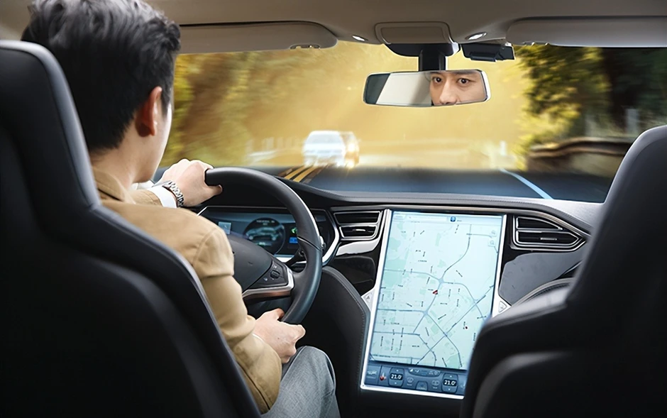 Người đàn ông vừa xuất viện đã đưa sổ tiết kiệm 2 tỷ cho con rể, lúc con trai xin mua xe lại nói: “Bố không có tiền”