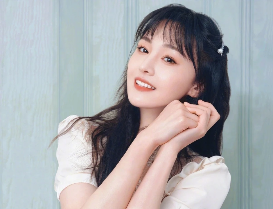 Người đẹp nổi tiếng vì giống Trịnh Sảng