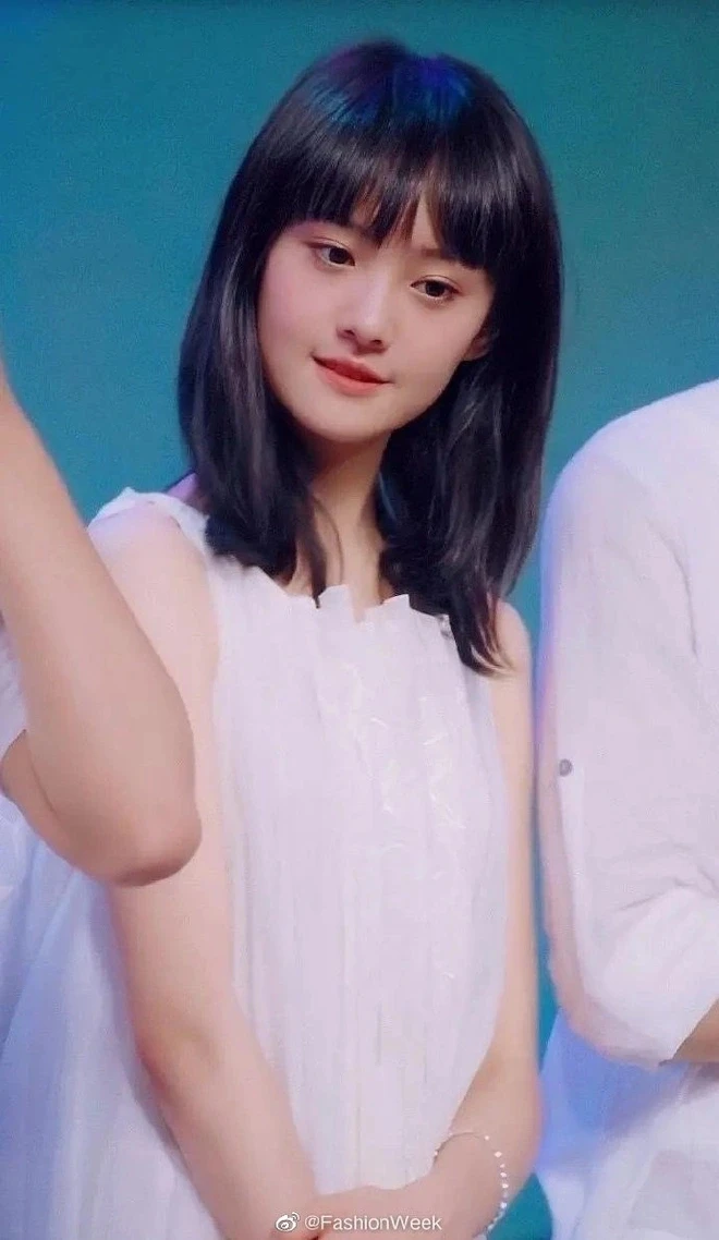 Người đẹp nổi tiếng vì giống Trịnh Sảng