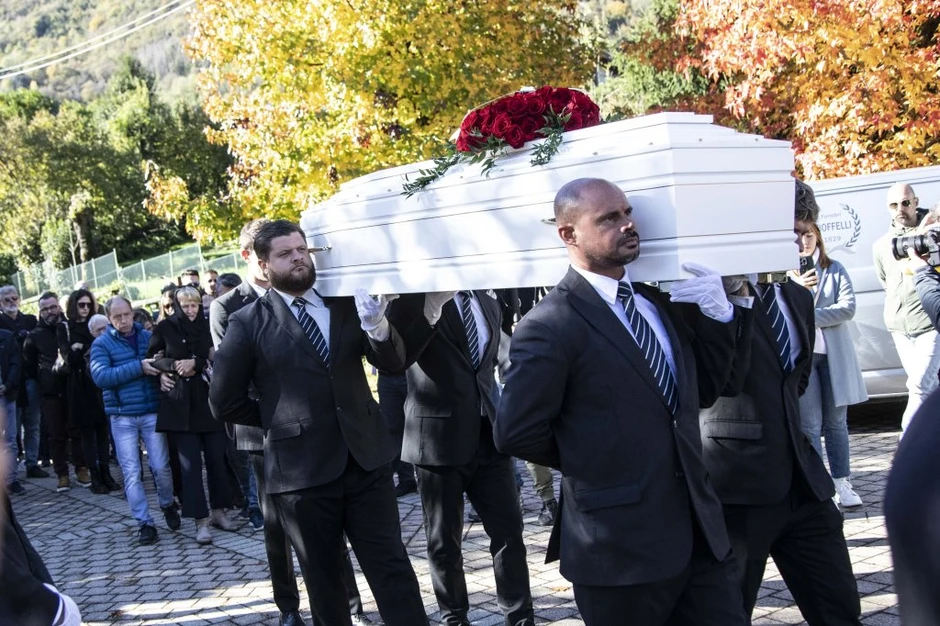 Người mẫu bị bạn trai sát hại dã man: Mộ phần bị xâm phạm sau 5 tháng, 1 phần cơ thể biến mất bí ẩn