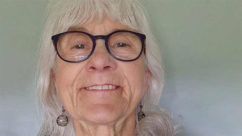 Người phụ nữ không bao giờ biết đau