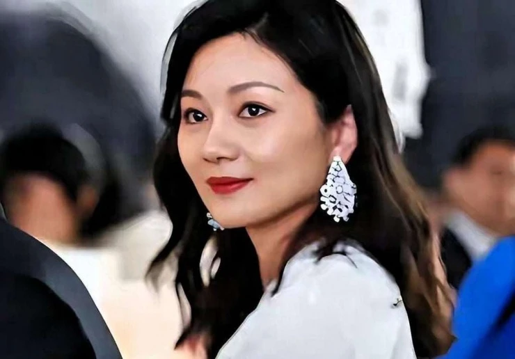 Người vợ kém 31 tuổi bí ẩn và xinh đẹp của Trương Nghệ Mưu