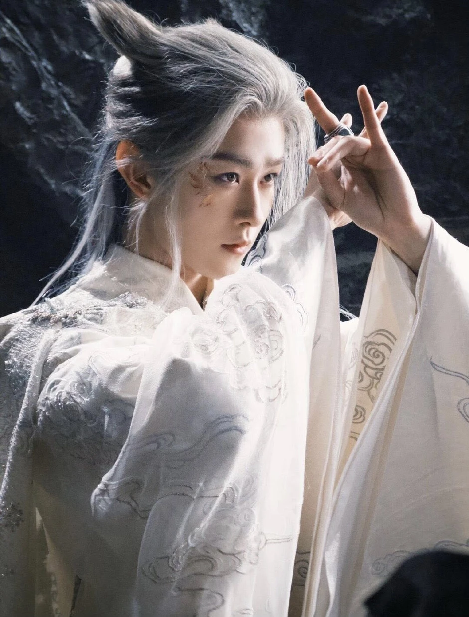 Nguyệt Lân Ỷ Kỷ dở đến mấy vẫn đầy người xem Nguyệt Lân Ỷ Kỷ dở đến mấy vẫn đầy người xem