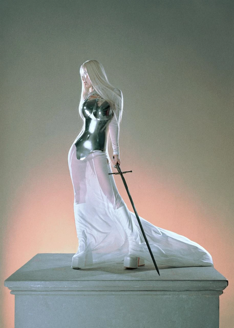 Nhạc mới của nữ ca sĩ nhiều content nhất showbiz nghe rất cuốn, ai lụy tình chớ nghe buổi đêm