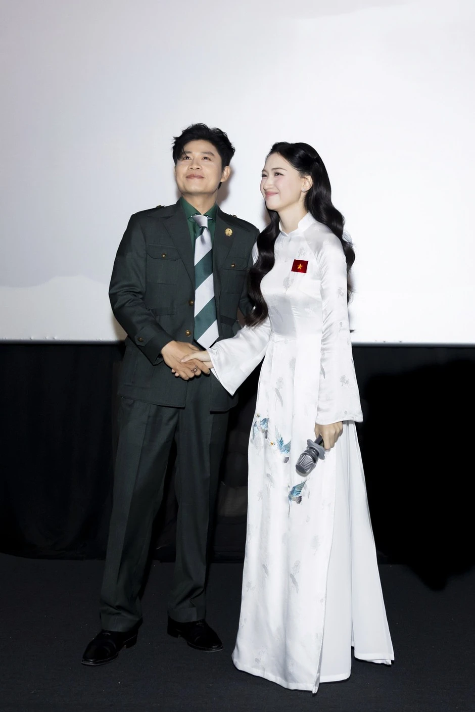 Nhạc sĩ tỷ view "đau toàn tập" vì Hoà Minzy và bạn trai Văn Cương