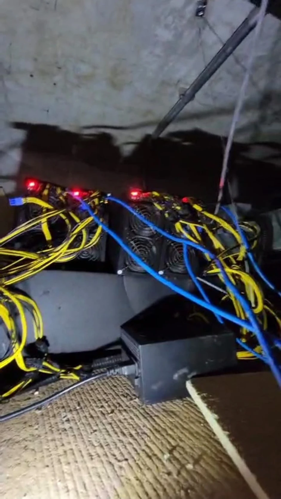 Nhận hóa đơn tiền điện cao hơn bình thường 30 triệu đồng, 2 viện dưỡng lão đồng loạt báo cảnh sát: Phát hiện cảnh tượng bất ngờ trên trần nhà Nhận hóa đơn tiền điện cao hơn bình thường 30 triệu đồng, 2 viện dưỡng lão đồng loạt báo cảnh sát: Phát hiện cảnh tượng bất ngờ trên trần nhà