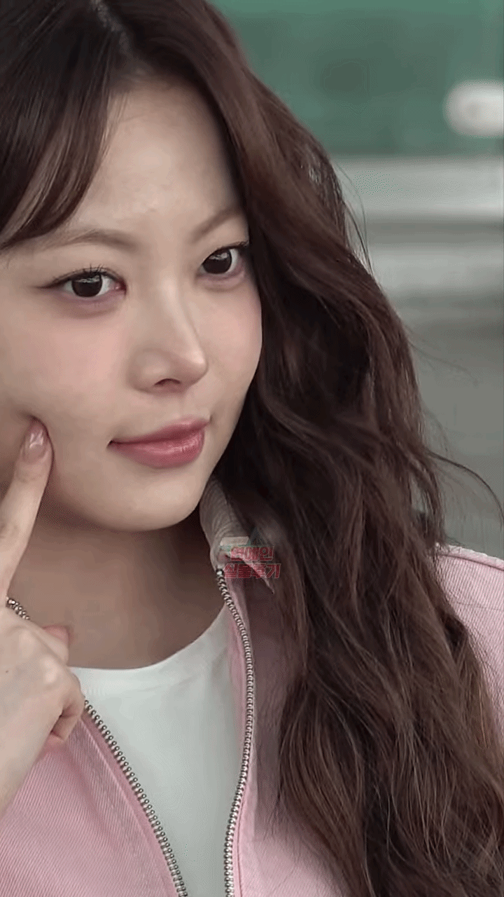 Nhan sắc giả dối của Eunchae (LE SSERAFIM), ai bảo giống “công chúa Kpop” vậy?