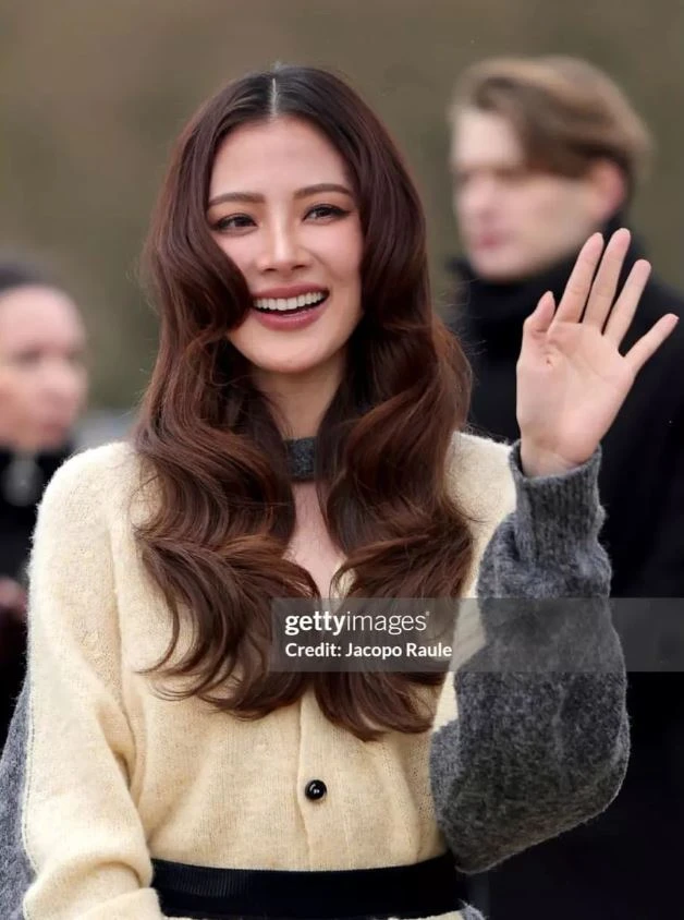 Nhan sắc thật của Baifern Pimchanok qua “ống kính hủy diệt” Getty Images ở Paris Fashion Week