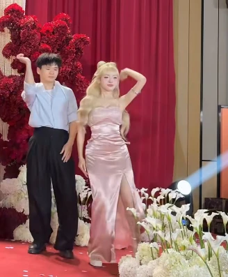 Đám cưới lan tỏa: Màn nhảy sôi động của hotgirl ghi điểm với nhan sắc rạng ngời