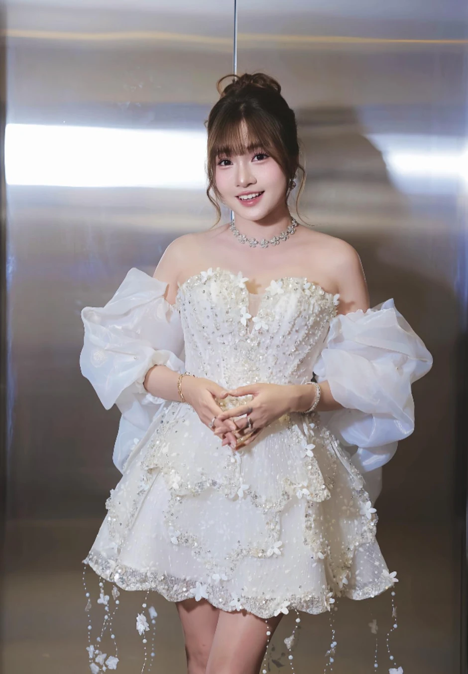 Như Hexi thả dáng nhẹ nhàng, nhan sắc tự nhiên đốn tim người xem