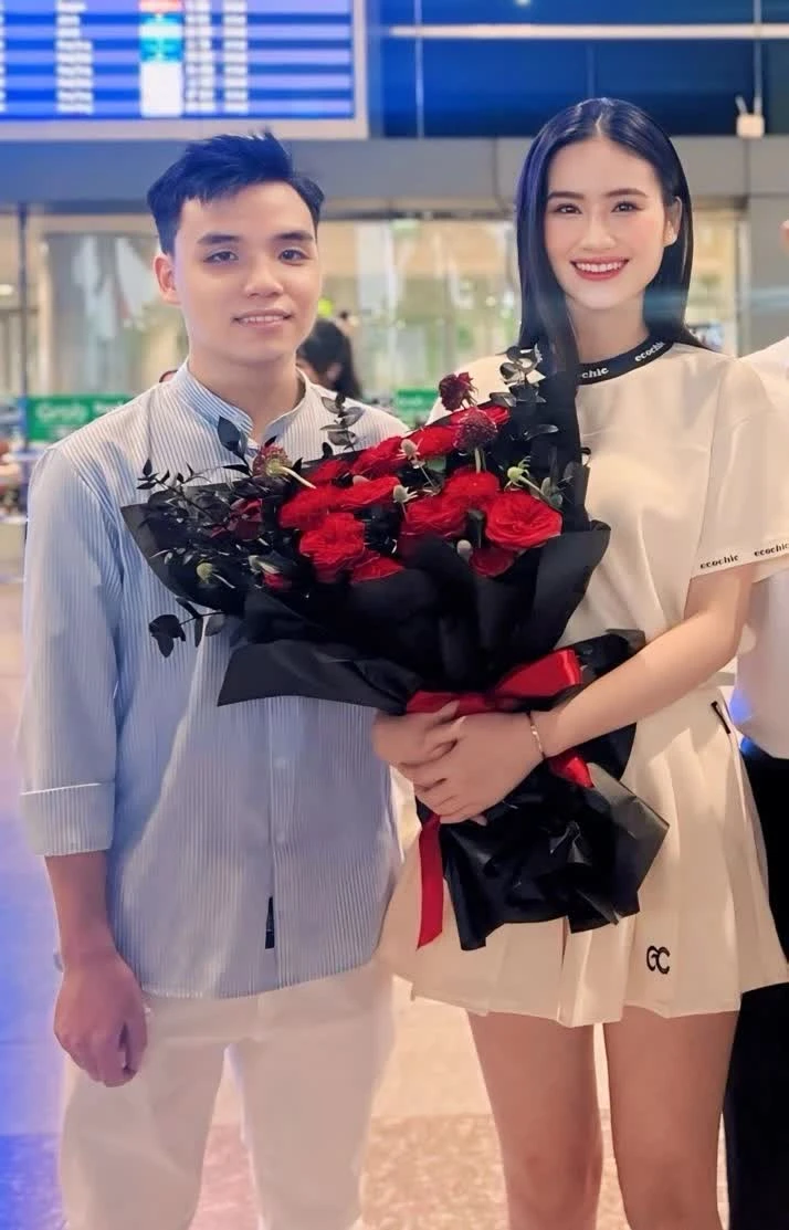 Nhìn bức ảnh này mới hiểu lý do Hoa hậu Ý Nhi yêu Anh Kiệt suốt 9 năm Nhìn bức ảnh này mới hiểu lý do Hoa hậu Ý Nhi yêu Anh Kiệt suốt 9 năm