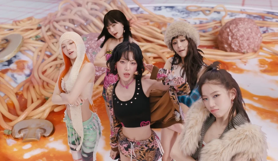 Nhóm nữ bị ghét nhất Kpop: Concert 80.000 người trống hoác cả khoảng SVĐ