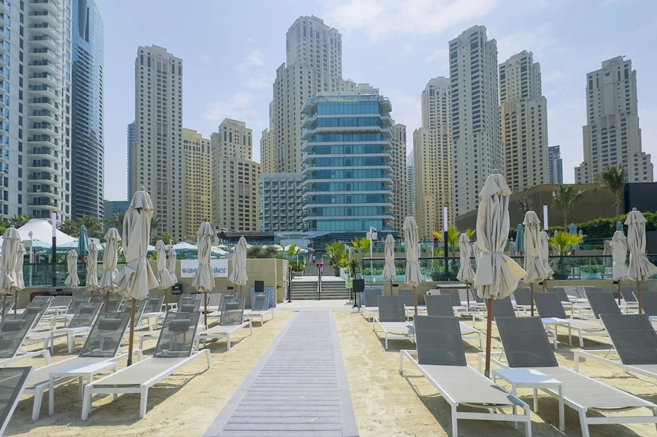 Dubai hiện tại: Những hình ảnh chưa từng có cho thấy thành phố xa hoa nhất thế giới nay như thành phố hoang vắng, chìm trong im lặng