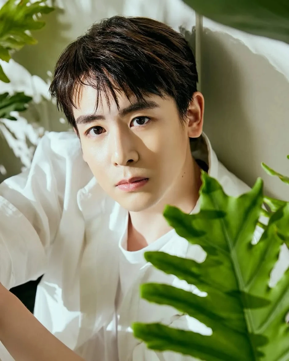 Nichkhun 2PM bị một người phụ nữ đeo bám về tận nhà lúc nửa đêm, còn liên tục chửi bới và hành hung