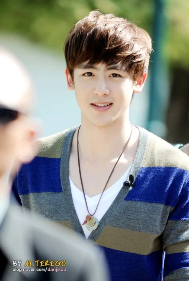 Nichkhun 2PM bị một người phụ nữ đeo bám về tận nhà lúc nửa đêm, còn liên tục chửi bới và hành hung