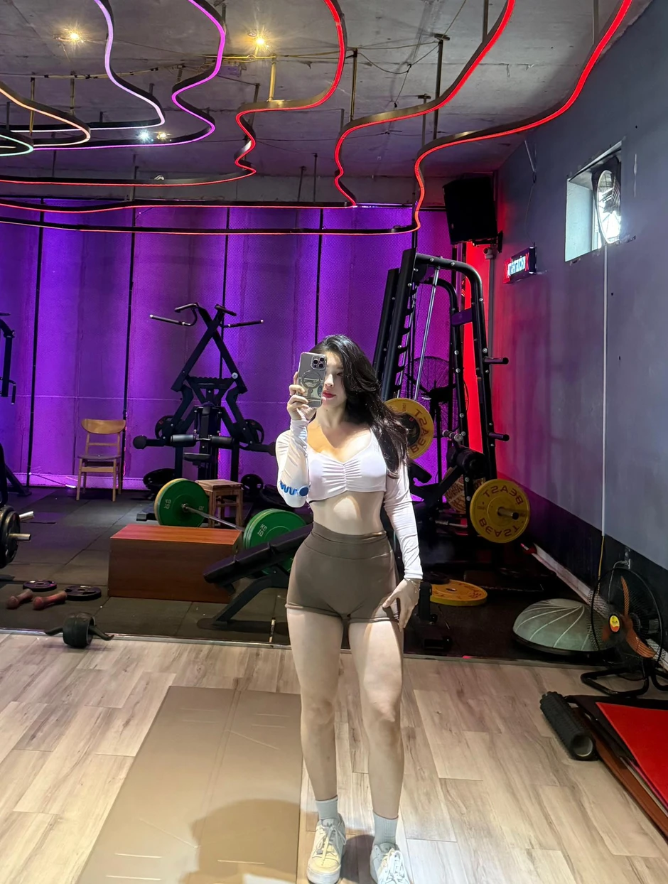 Nỗi khổ khi tập Pilates: Hot girl này cho người xem thấy rằng không có thành quả nào đến dễ dàng nếu thiếu sự hy sinh!