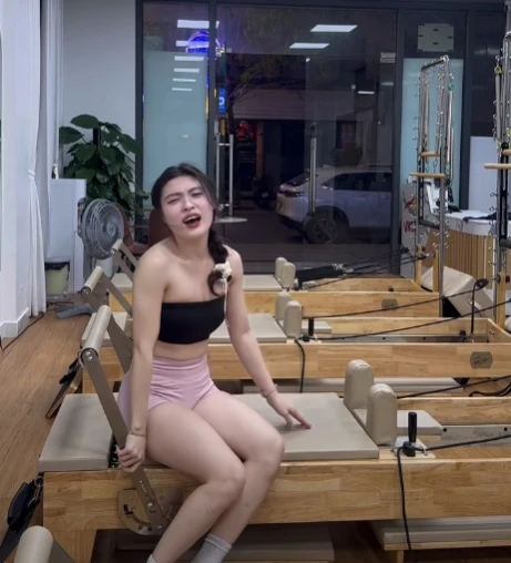 Nỗi khổ khi tập Pilates: Hot girl này cho người xem thấy rằng không có thành quả nào đến dễ dàng nếu thiếu sự hy sinh!