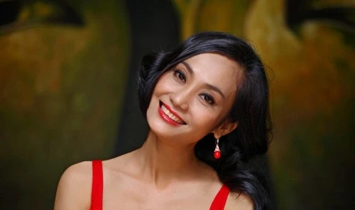 NSƯT Hạnh Thúy đóng 10 vai như 1 vẫn đắt show khủng khiếp