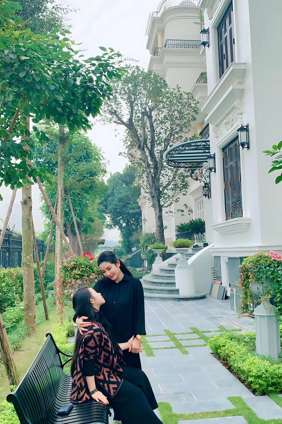 NSƯT Thanh Thanh Hiền ở tuổi 60: sự nghiệp nổi bật và vẻ đẹp truyền cảm hứng của nghệ sĩ Việt