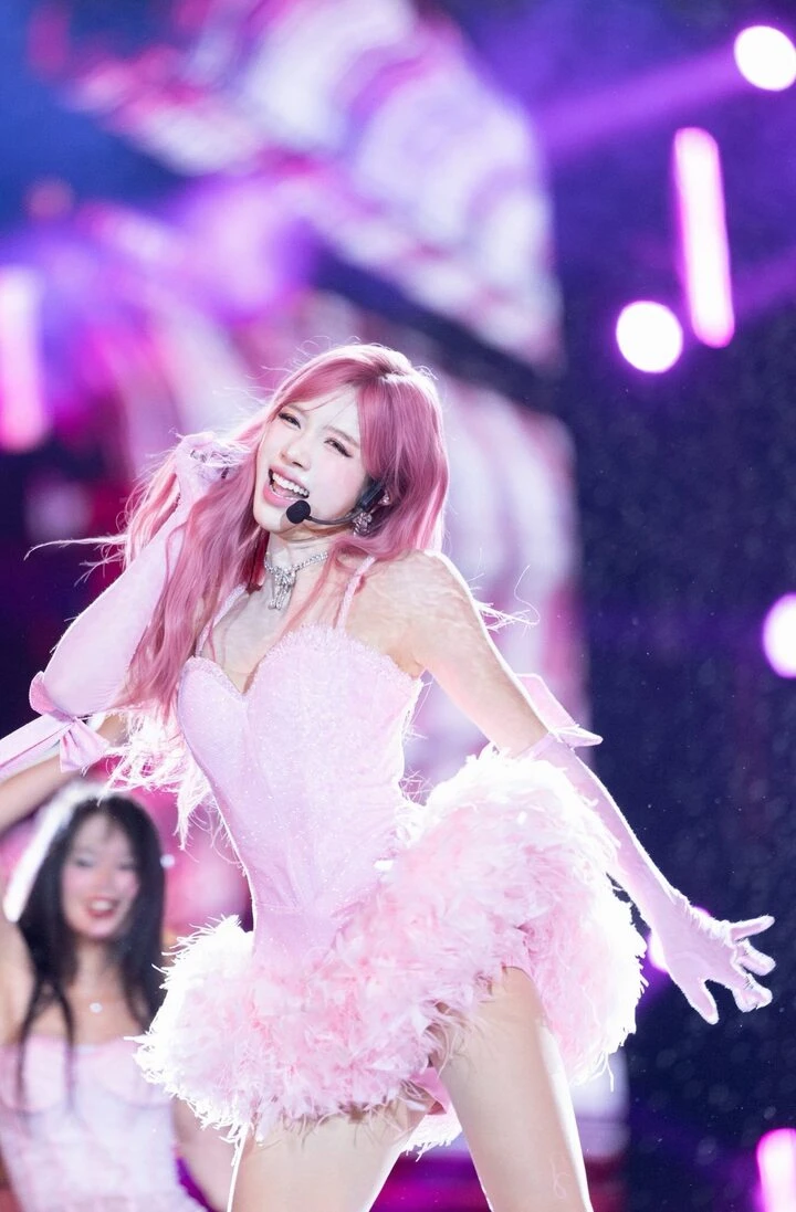 Nữ ca sỹ Việt tham gia show "Đạp gió 2026" tại Trung Quốc là ai?