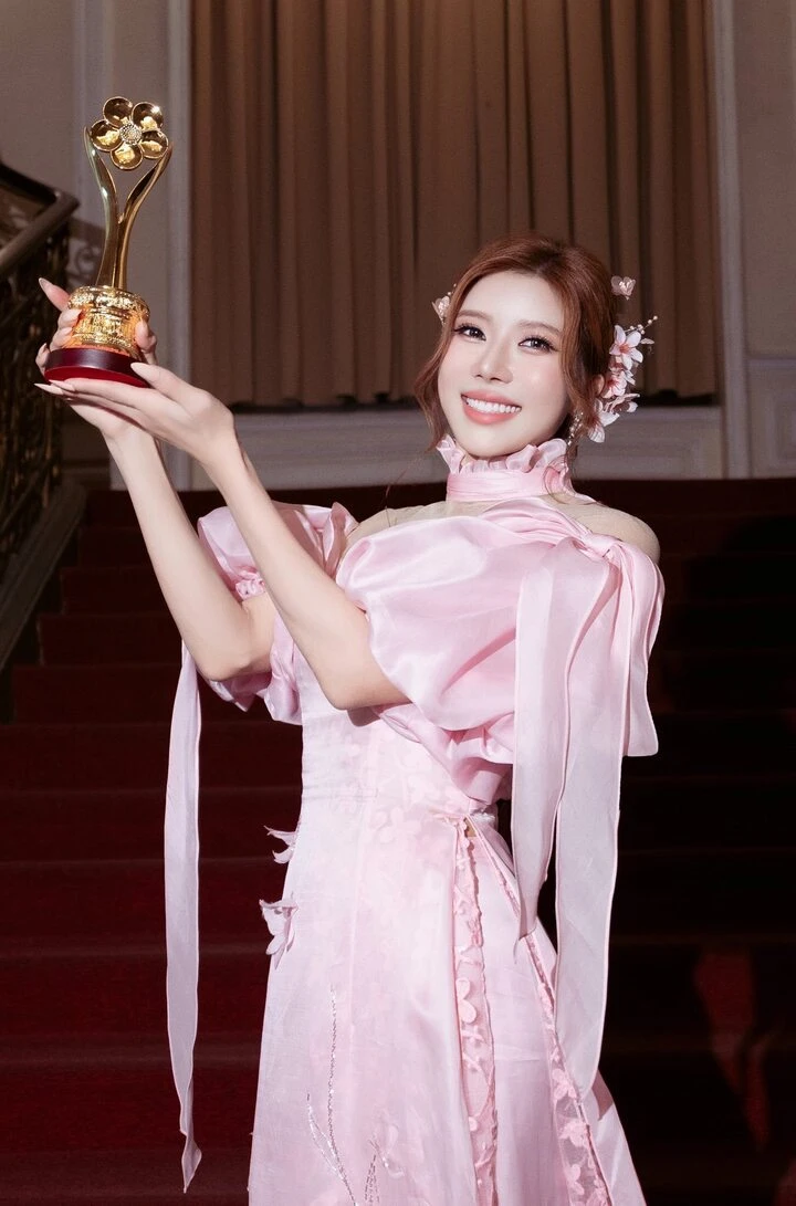 Nữ ca sỹ Việt tham gia show "Đạp gió 2026" tại Trung Quốc là ai?