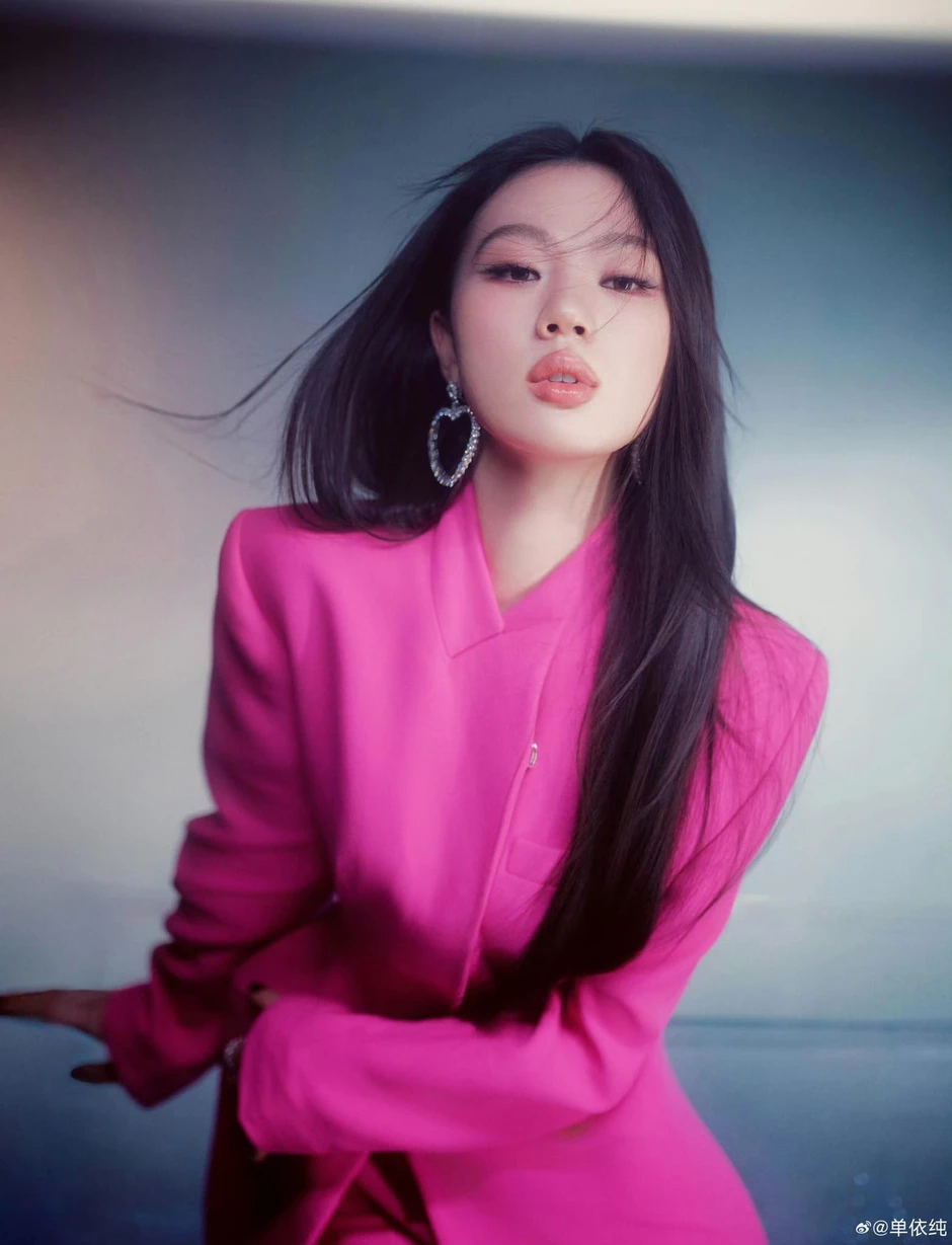 Nữ ca sĩ bị ghét nhất showbiz hiện tại: Không được cấp phép còn phá nát bản gốc vì hát dở