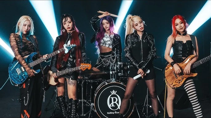 Nữ ca sĩ bị hành hung nghiêm trọng, còn bị ép viết thư xin lỗi