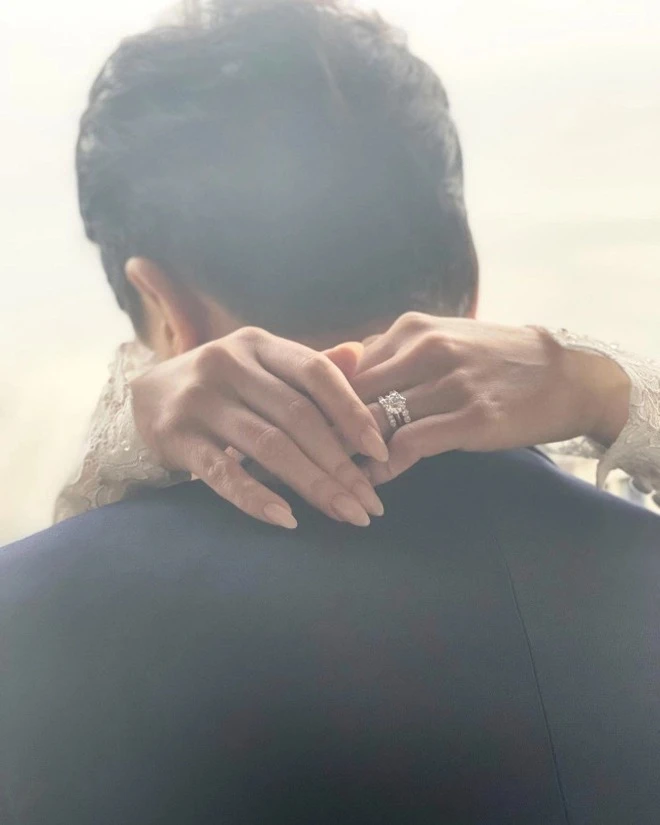 Nữ ca sĩ đình đám bị chồng doanh nhân “đá” sau 7 tháng cưới: “Ai dự hôn lễ về cũng đoán chúng tôi sẽ bỏ nhau”