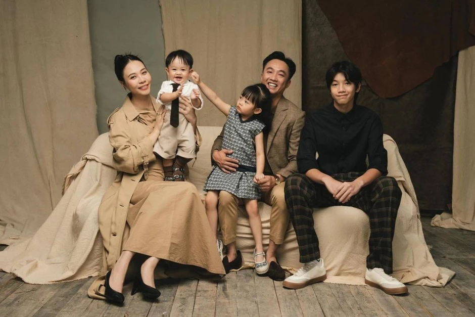 Nữ ca sĩ yêu người đàn ông có con riêng là đại gia đình đám, U40 viên mãn trong biệt thự lớn Nữ ca sĩ yêu người đàn ông có con riêng là đại gia đình đám, U40 viên mãn trong biệt thự lớn