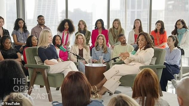 Nữ chính bê bối kisscam Coldplay lần đầu lộ diện: Ý nghĩ đầu tiên của tôi là "Trời ơi, chồng mình cũng đang ở đây"