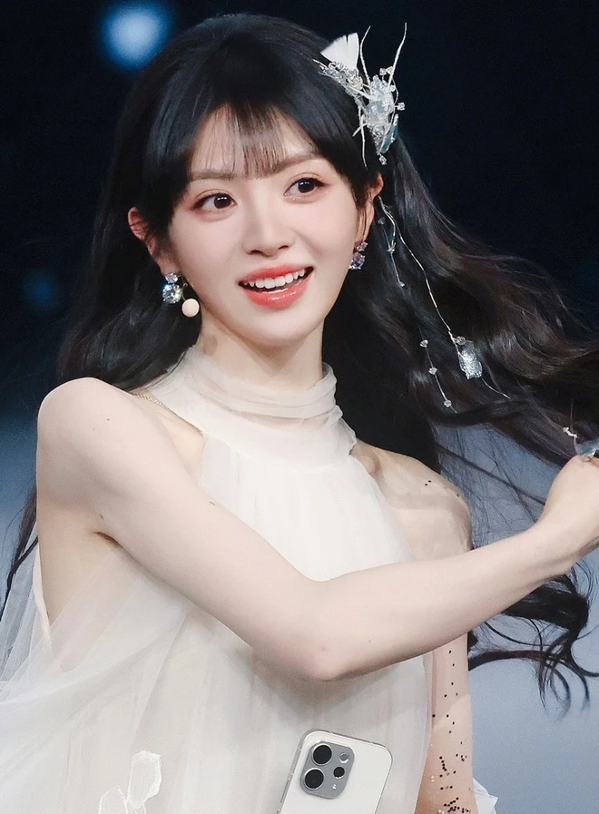 Nữ chính phim Trục Ngọc: Mặt búp bê body bốc lửa nhưng drama rợp trời, mang tiếng "tâm cơ" vì 1 món quà 10.000 đồng Nữ chính phim Trục Ngọc: Mặt búp bê body bốc lửa nhưng drama rợp trời, mang tiếng "tâm cơ" vì 1 món quà 10.000 đồng