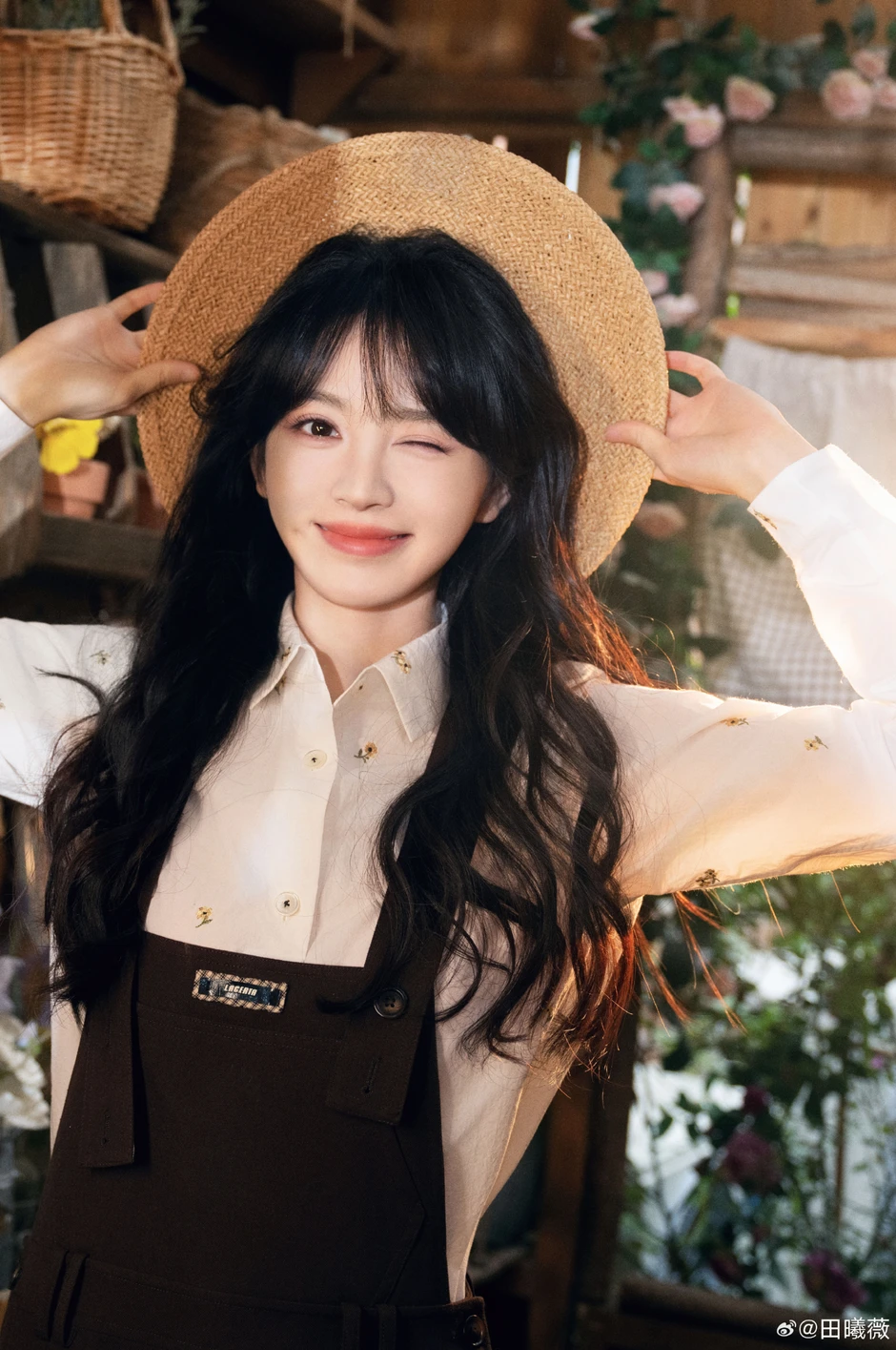 Nữ chính phim Trục Ngọc: Mặt búp bê body bốc lửa nhưng drama rợp trời, mang tiếng "tâm cơ" vì 1 món quà 10.000 đồng Nữ chính phim Trục Ngọc: Mặt búp bê body bốc lửa nhưng drama rợp trời, mang tiếng "tâm cơ" vì 1 món quà 10.000 đồng